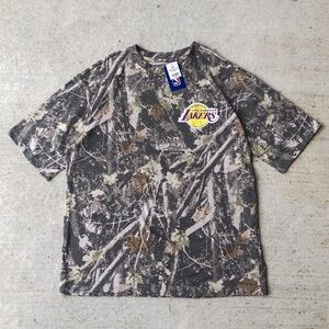 NBA Los Angeles Lakers Woodlands Camo Graphic Tee Size M, NWT